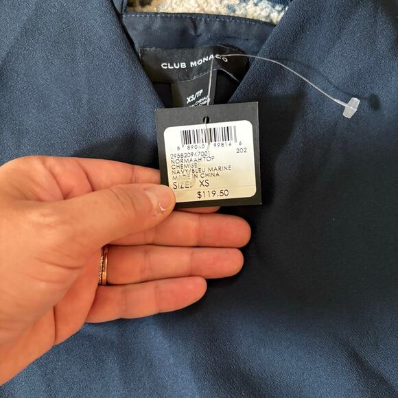 NWT Club Monaco Normaah Crossback
V-Neck Top - Picture 5 of 8